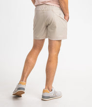 Load image into Gallery viewer, Southern Shirt Co. Men's Everyday Hybrid Shorts Pelican