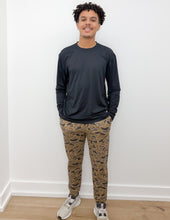 Load image into Gallery viewer, Burlebo Fleece Joggers in Gauge Camo