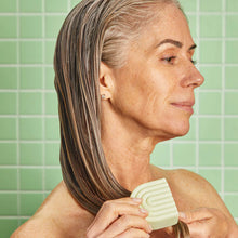 Load image into Gallery viewer, Kitsch Tree Tree &amp; Mint Anti Dandruff Clarifying Conditioner Bar