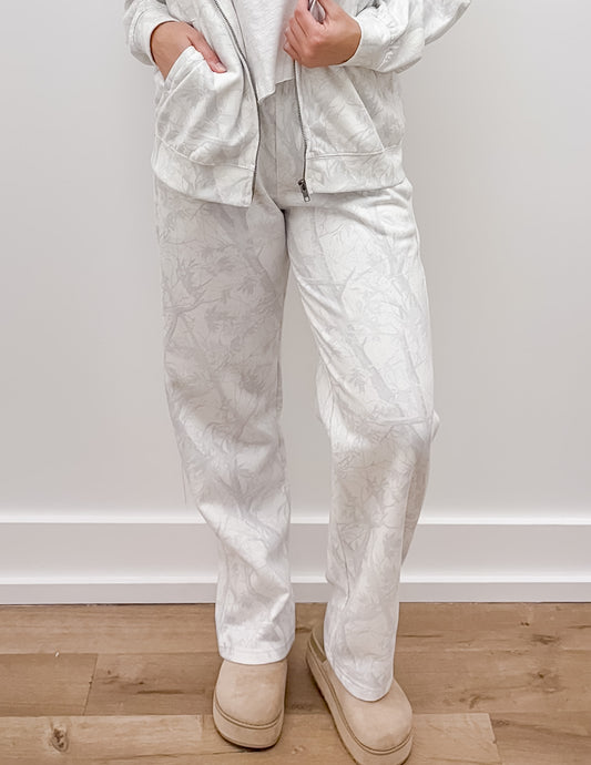 Getting My Story Straight Fleece Sweatpants in White Camo