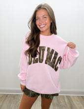 Load image into Gallery viewer, Lulu Mac Mossy Oak Bottomland Sweatshirt in Lt Pink