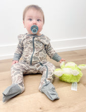 Load image into Gallery viewer, Burlebo Classic Deer Camo Baby Full Zip
