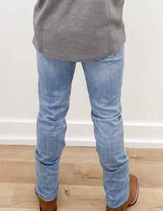 Vineyard Vines Slim Straight Denim in Vineyard Wash
