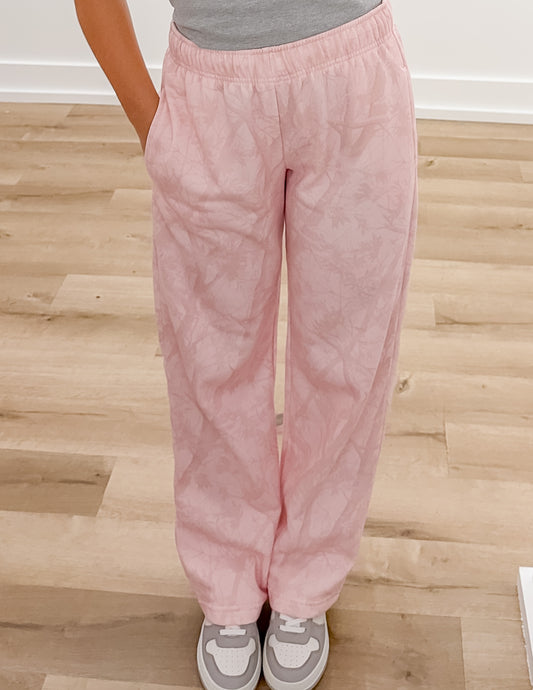 Getting My Story Straight Fleece Sweatpants in Pink Camo