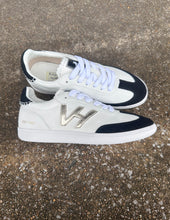 Load image into Gallery viewer, Vintage Havana Crisp 7 Sneaker